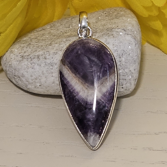 Chevron Amethyst 2 1/4" Pendant - Picture 1 of 4